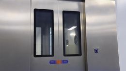 كابينة استحمام هوائي لشخص واحد مزوّدة بباب أوتوماتيكي