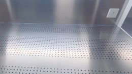 كابينة تدفق هواء صفحي رأسية مصممة للتحكم البيئي الدقيق